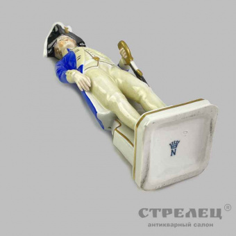 фото — фарфоровый солдатик «офицер вашингтонской независимой компании»